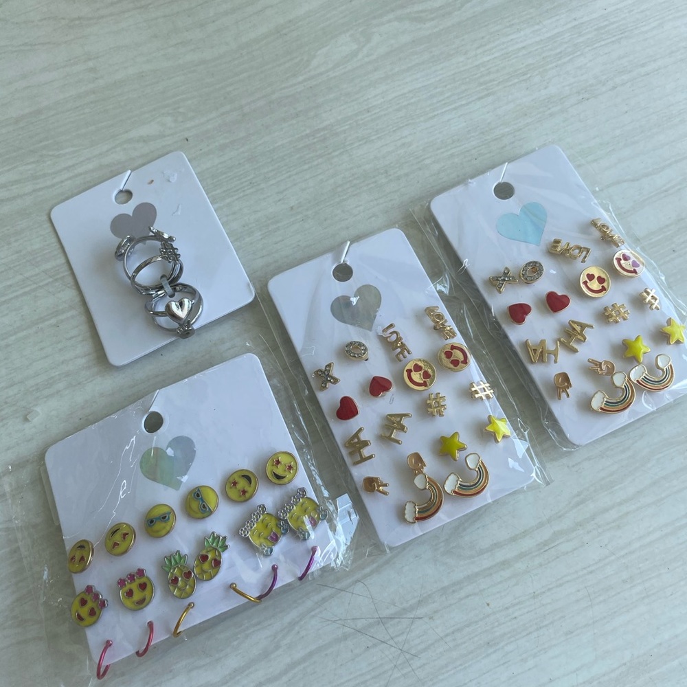 🤪Super Fun stud earrings and ring emojis bundle!!